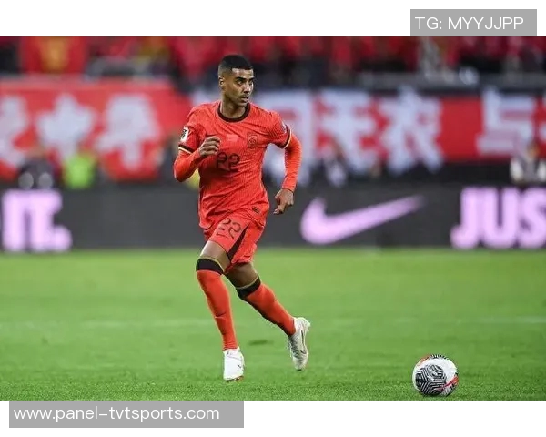 足球阿兰的传奇之路与未来展望:从草根到顶尖球员的成长故事 足球阿兰的传奇之路与未来展望:从草根到顶尖球员的成长故事